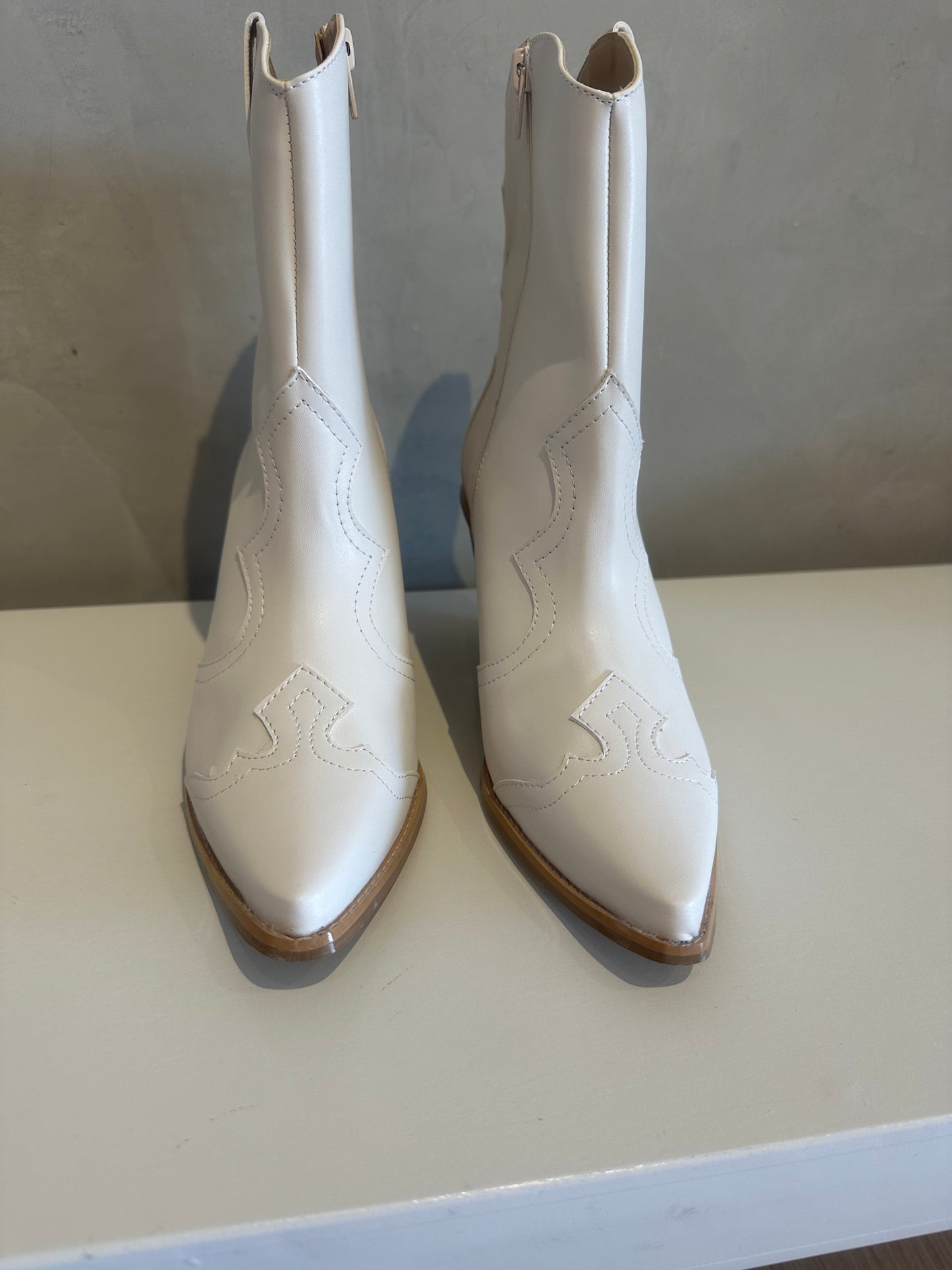 Botines late