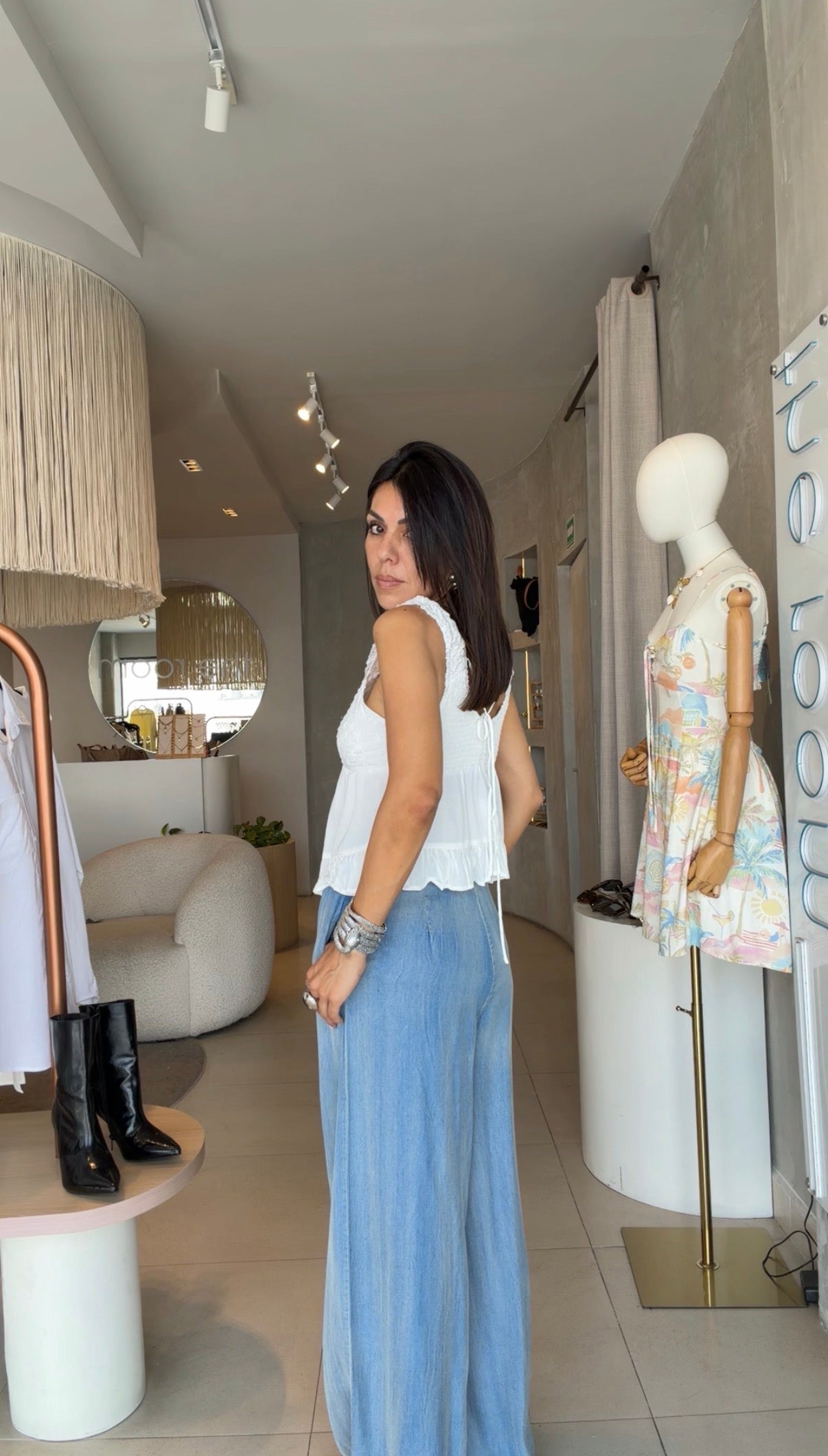 Blusa blanca cuello v