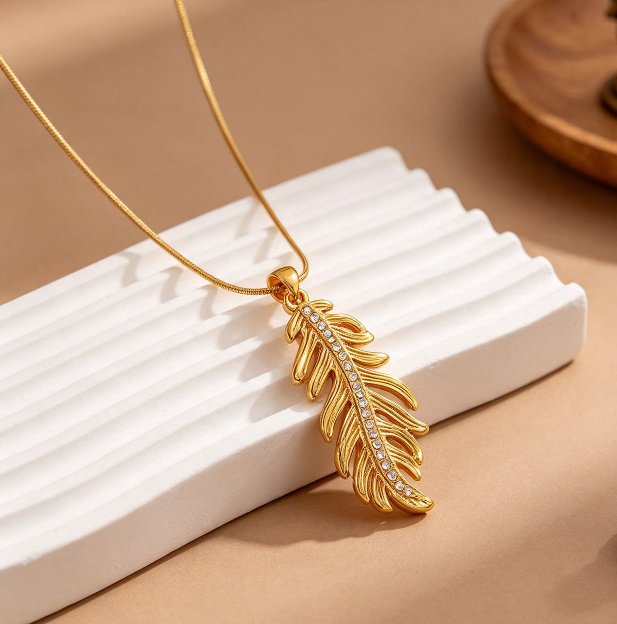 Collar pluma