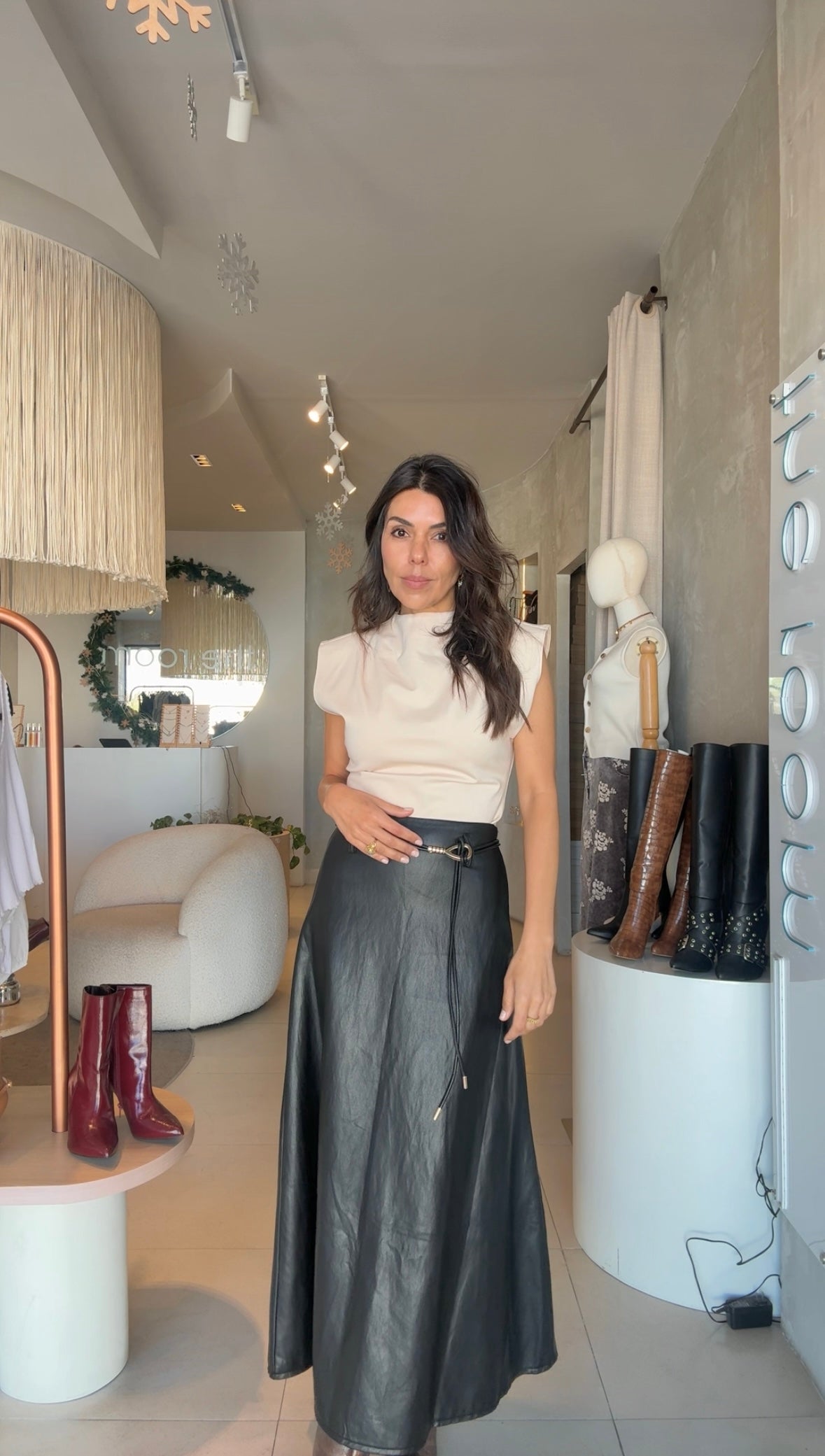 Falda negra vinipiel