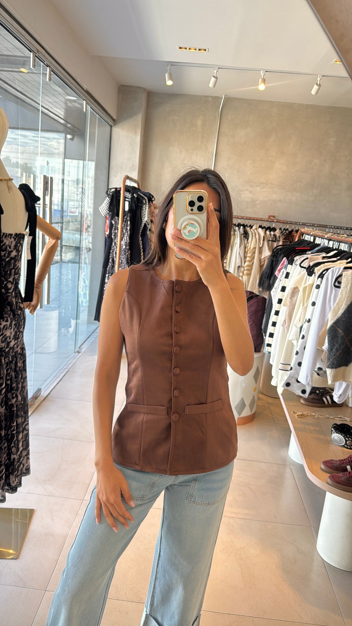 Chaleco café tipo suede