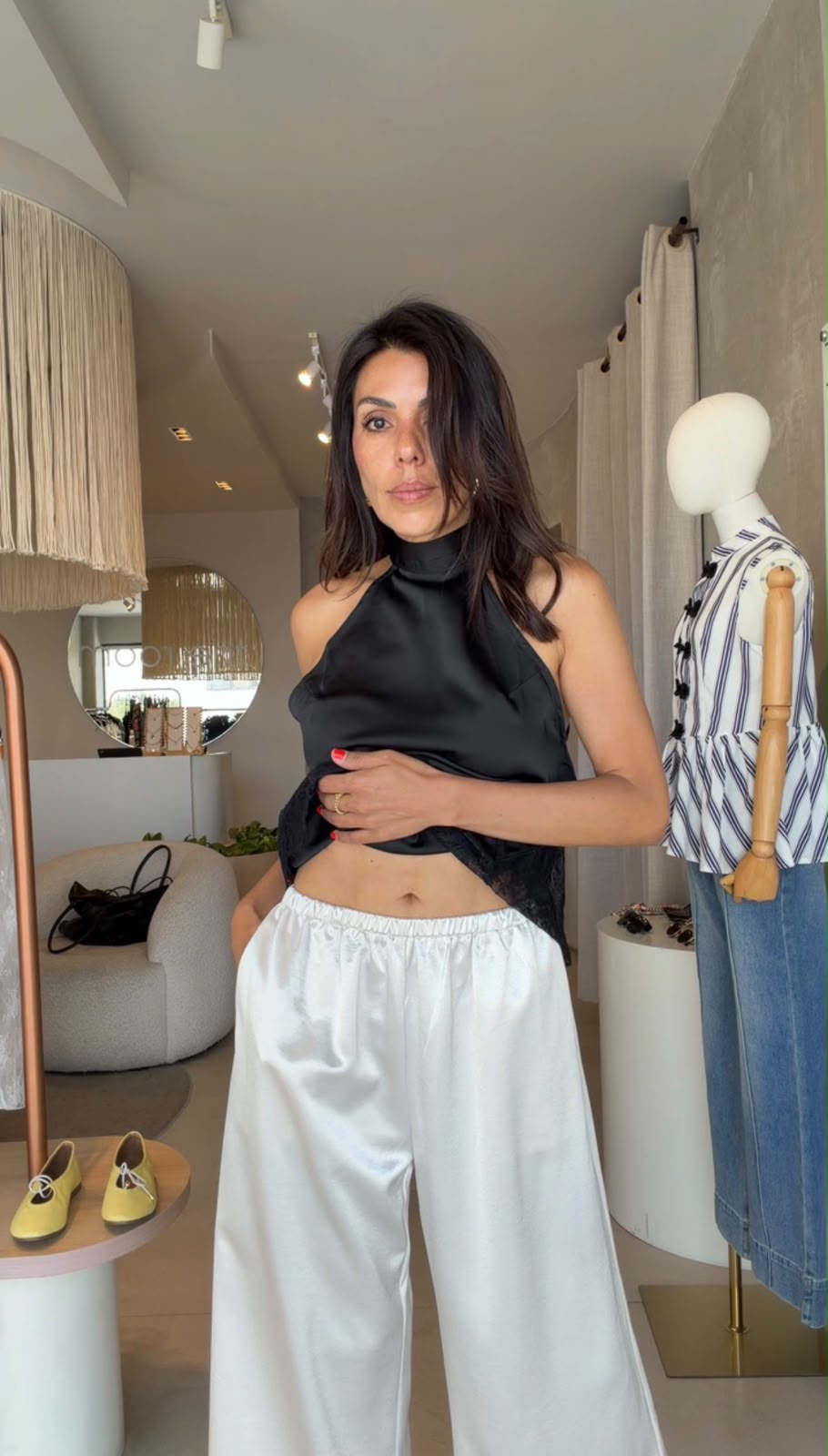 Pantalón beige satinado