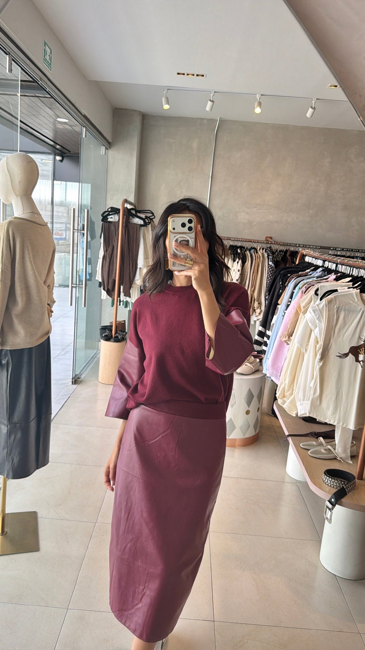 Set falda vinipiel y top vino