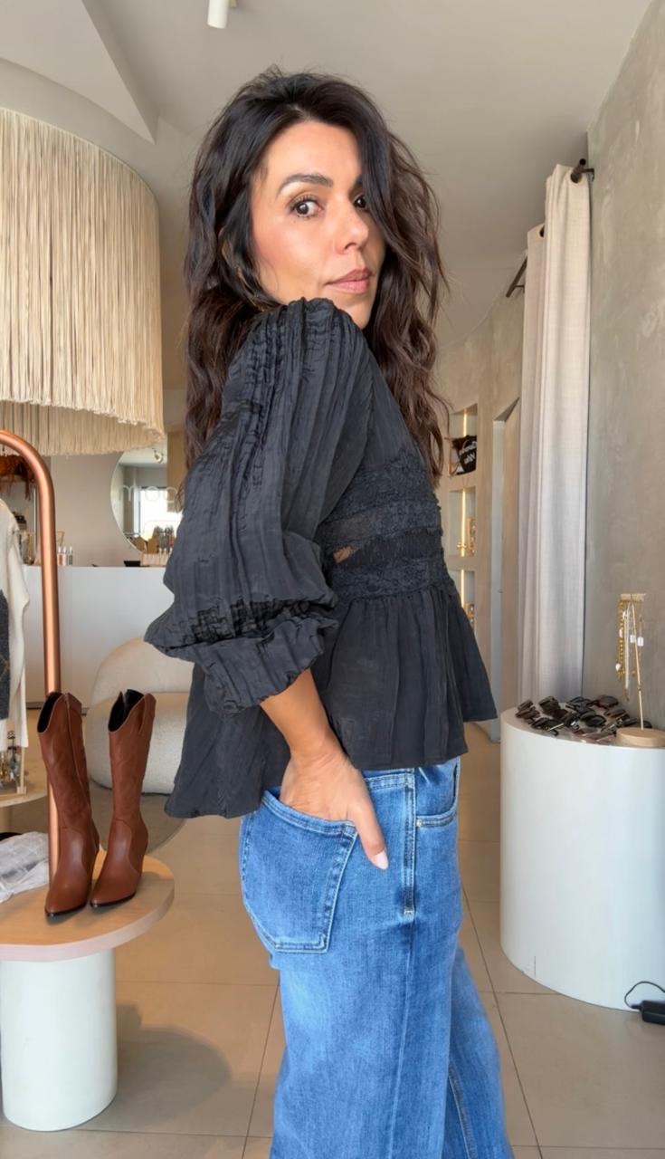 Blusa negra boho encaje