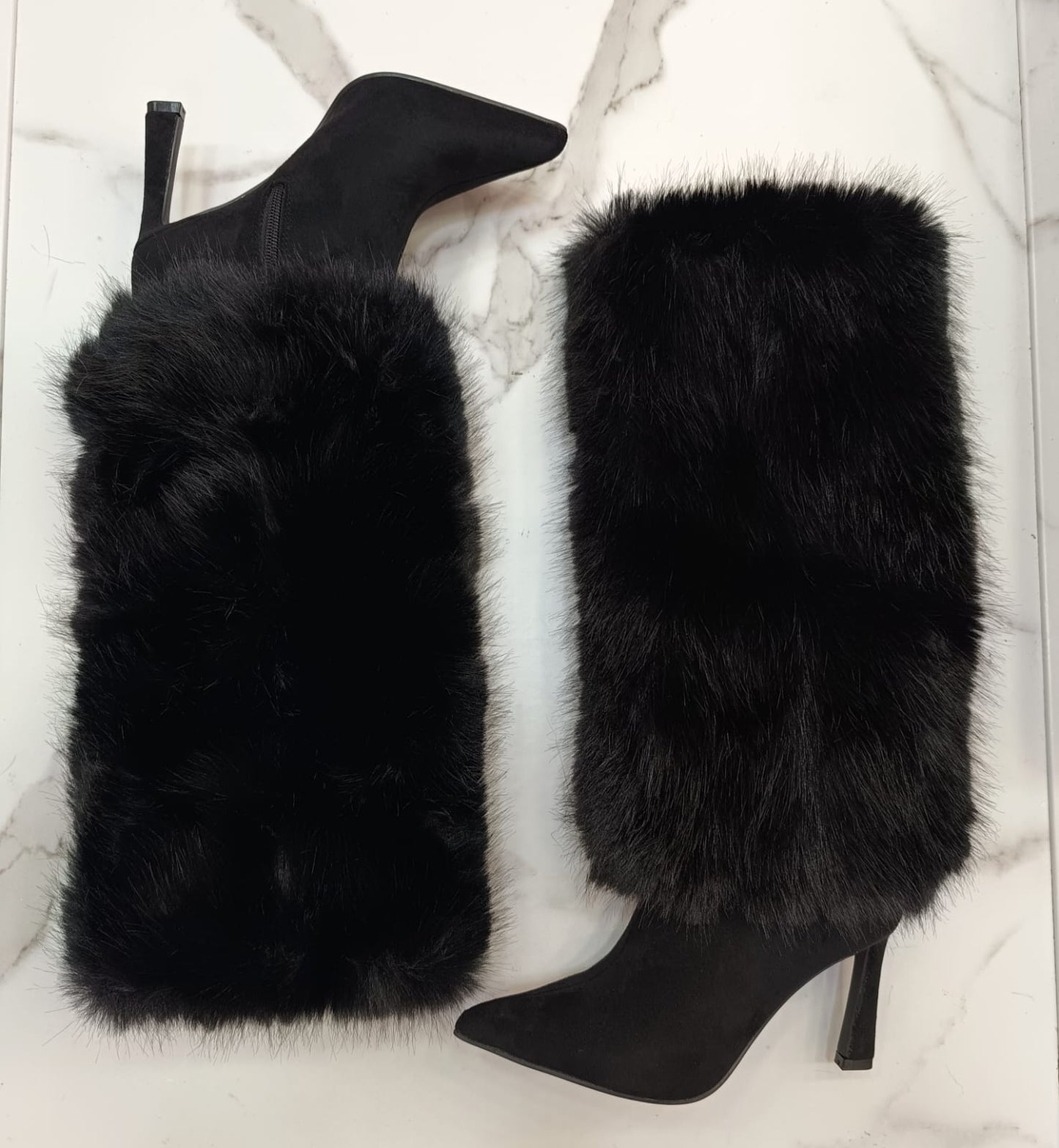 Botas negras peluche