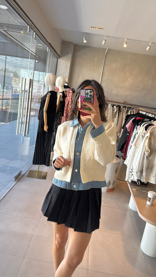 Suéter beige con denim