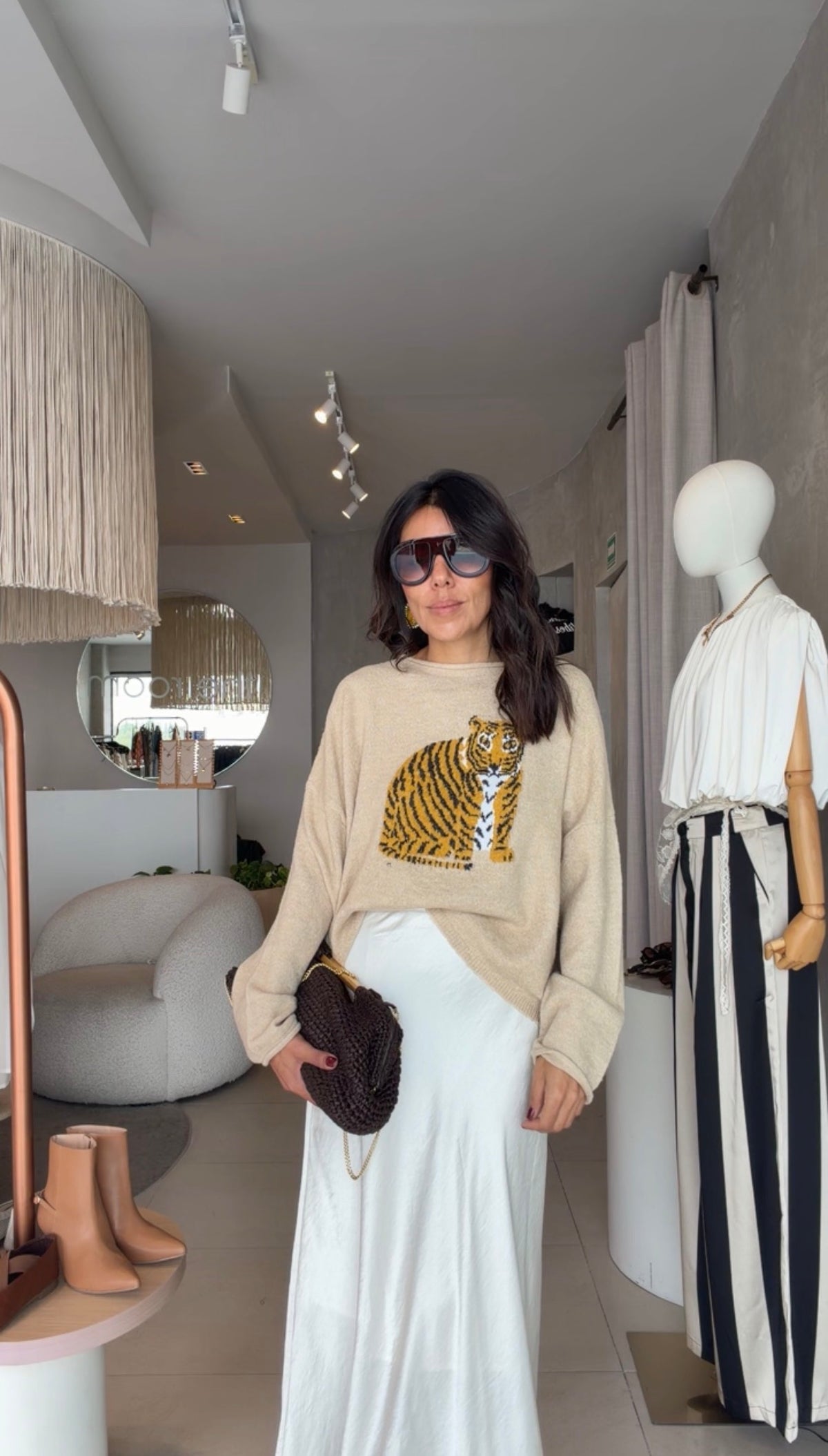 Falda satín beige