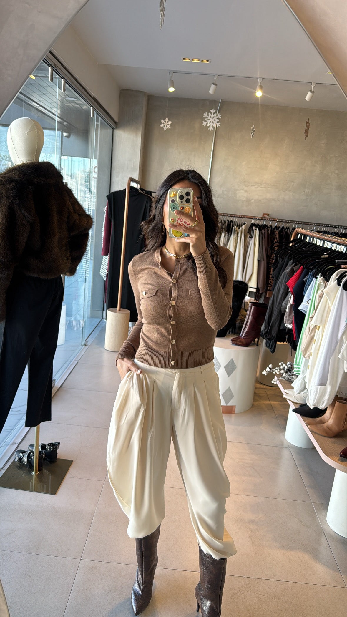 Suéter camel botones dorados