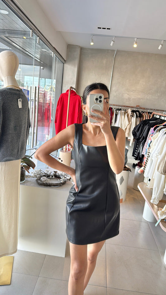 Vestido vinipiel negro