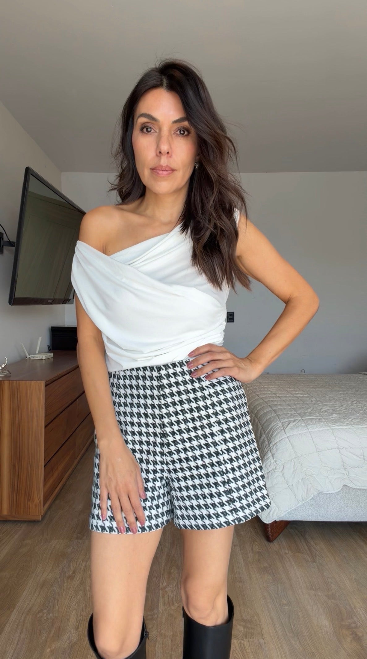 Blusa blanca asimétrica