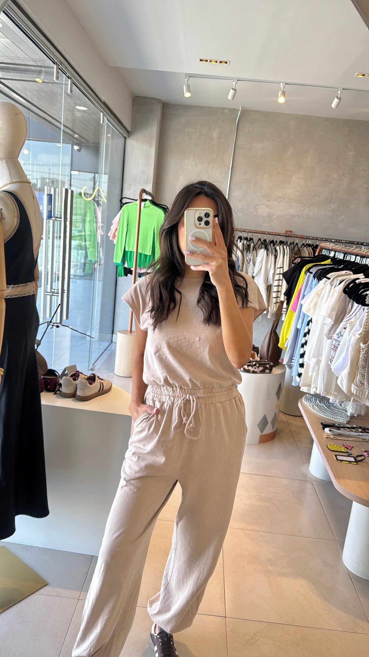 Jumpsuit manga corta taupe