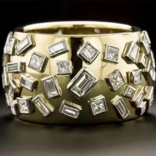 Anillo dorado brillantes