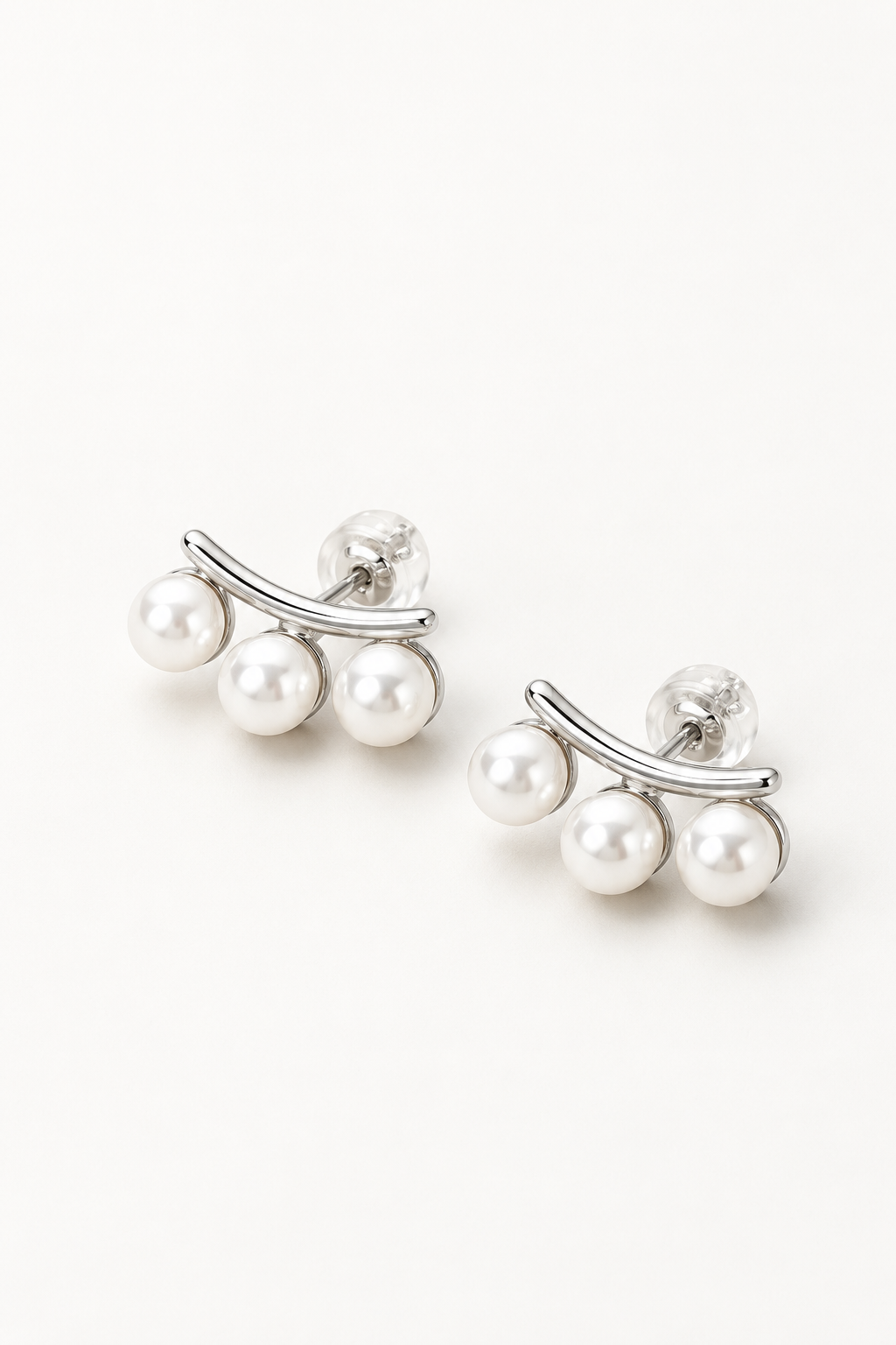 Aretes plateados perlas