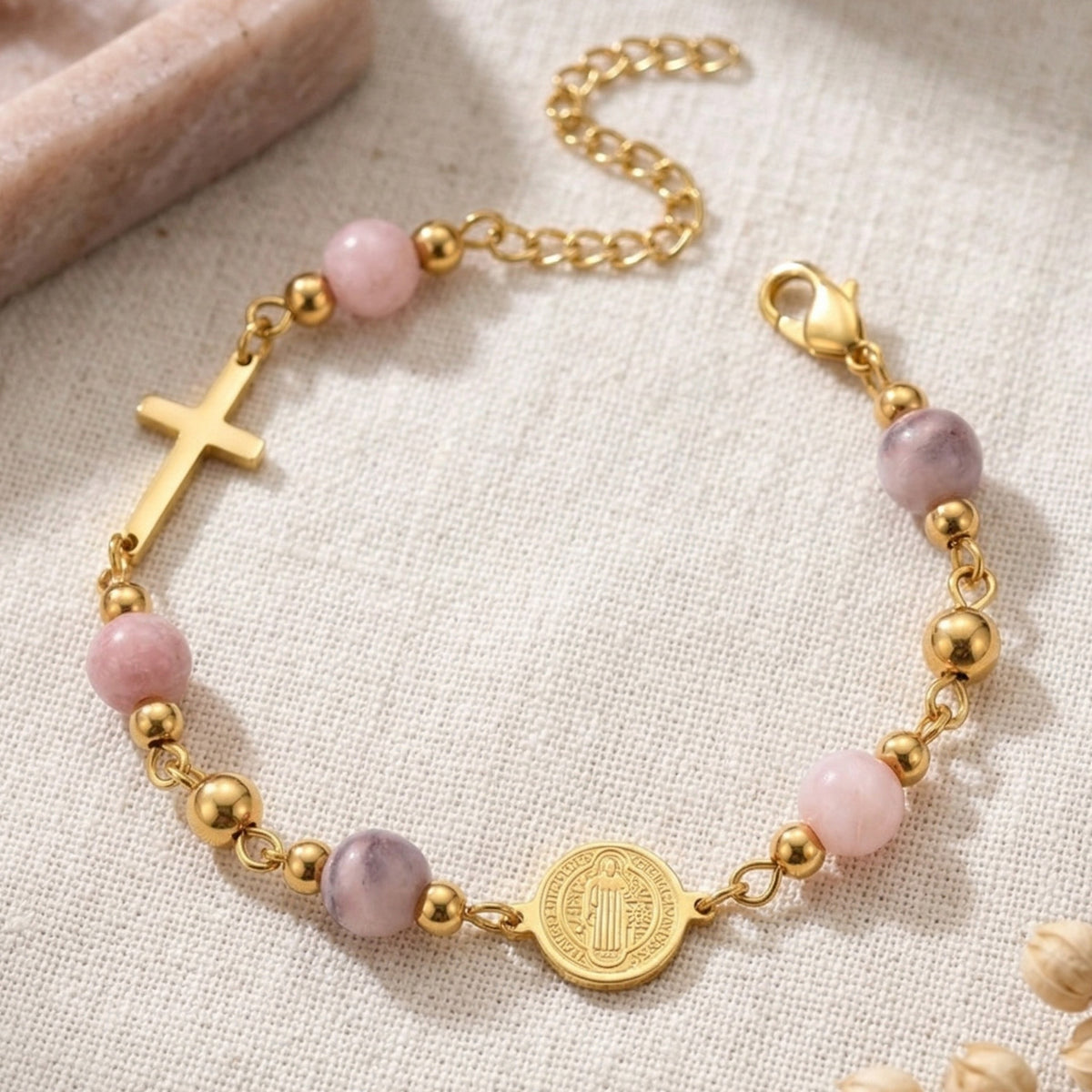 Pulsera bolitas lila medalla