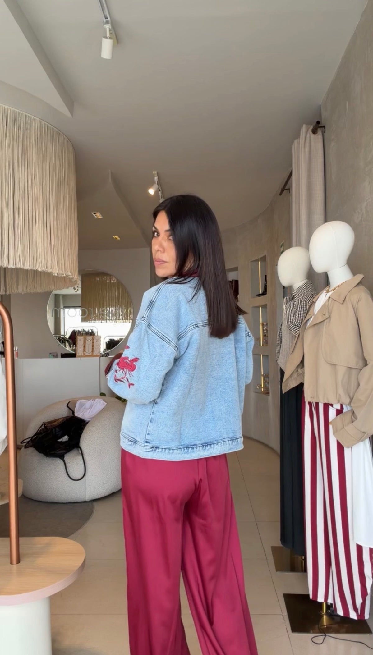 Chamarra denim bordada