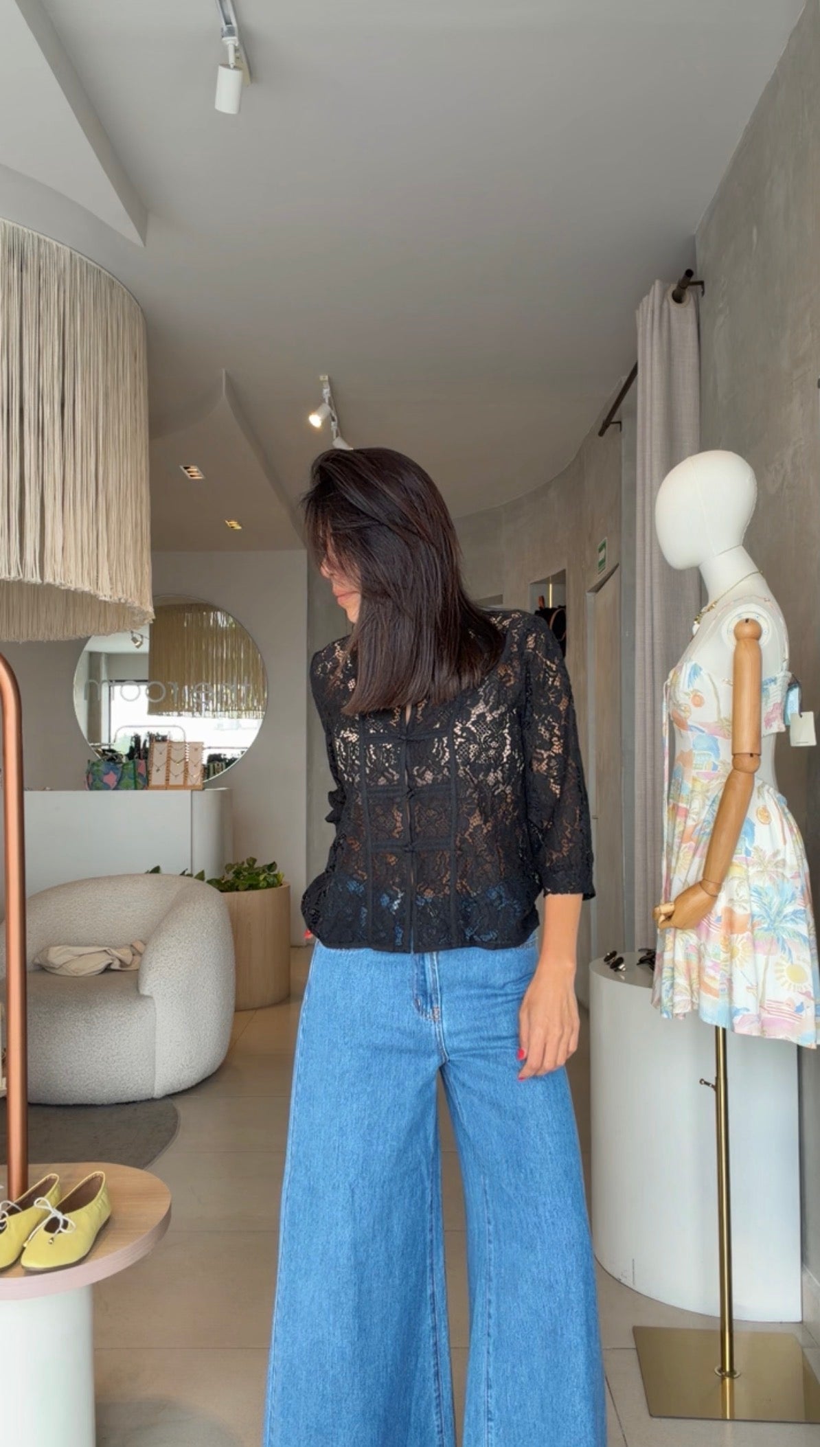Blusa encaje negra