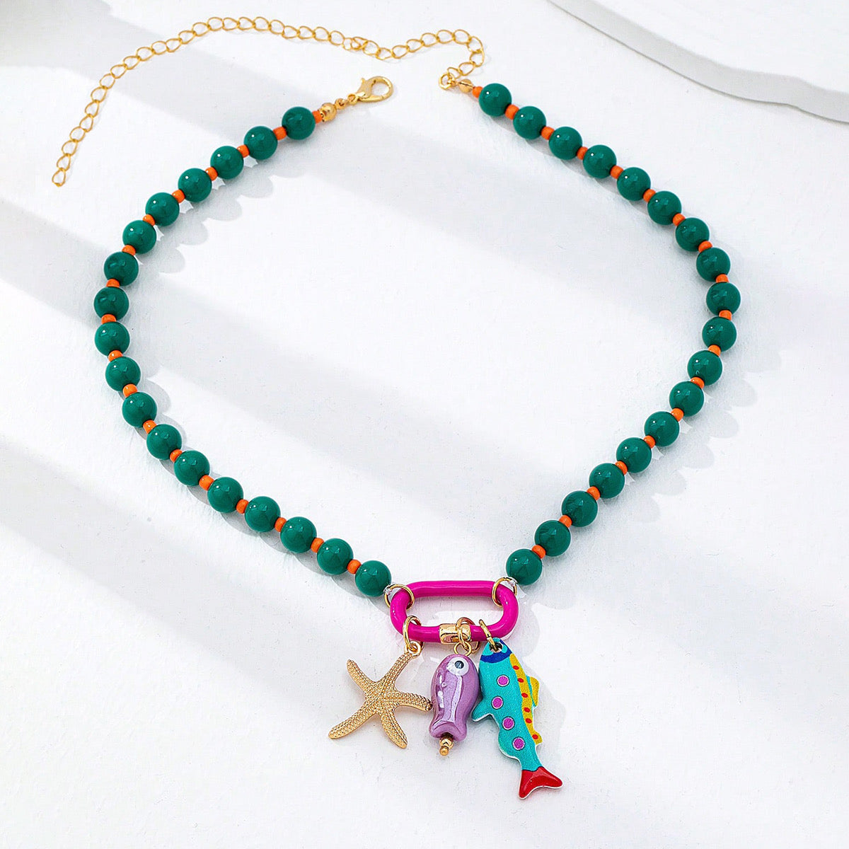 Collar bolitas y charm