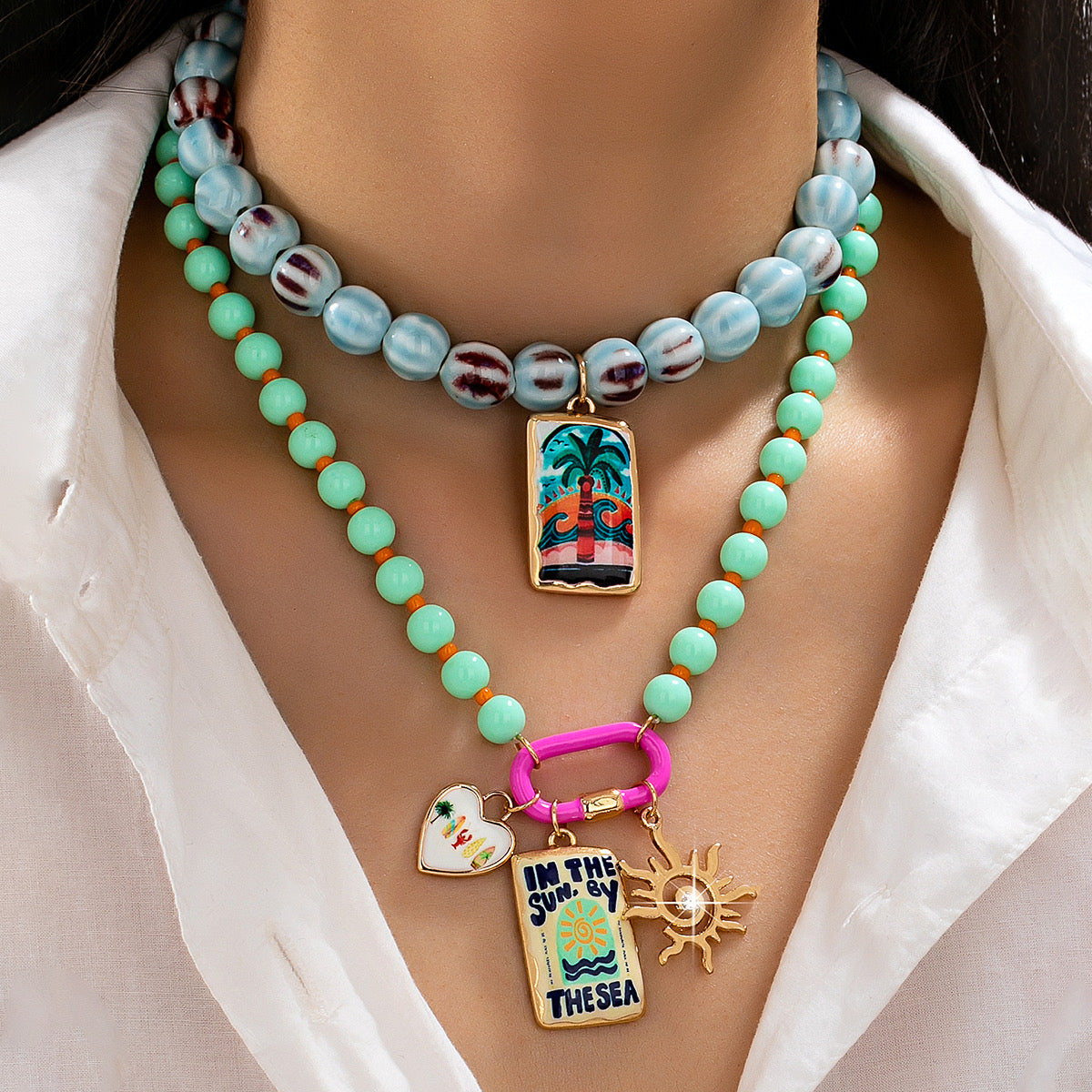 Collar bolitas azules y palmera