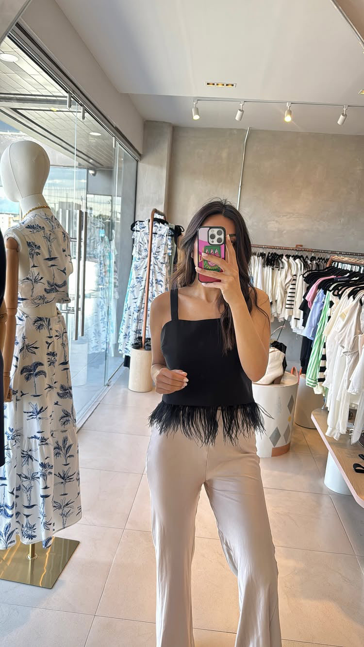 Top negro plumas