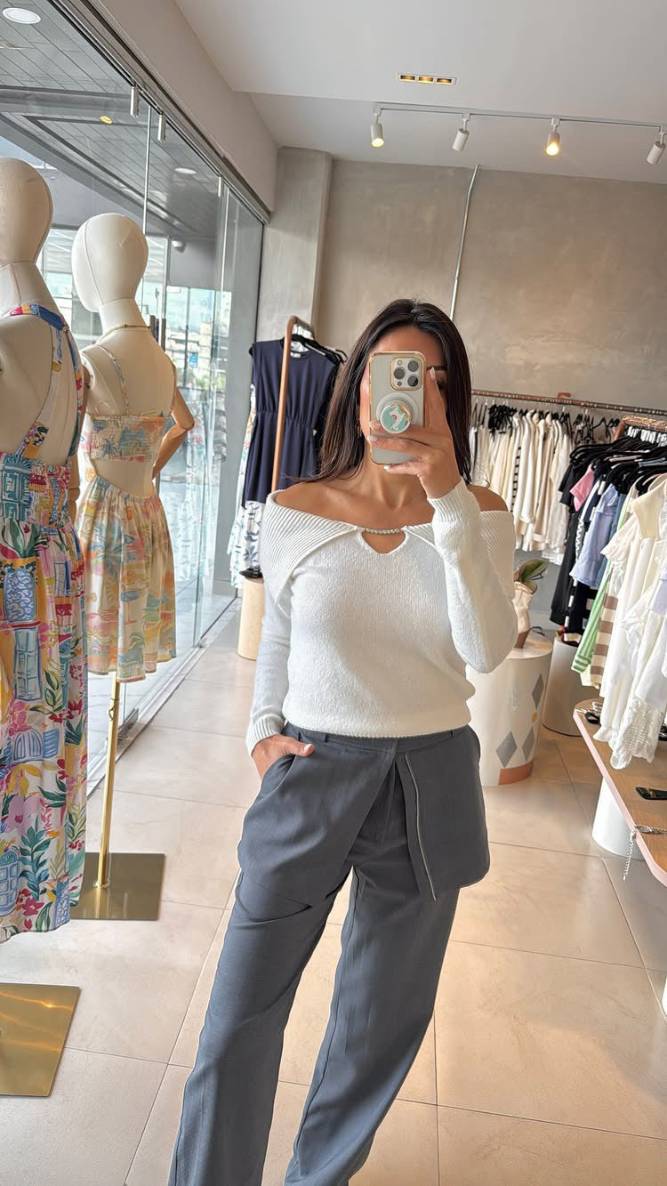 Suéter blanco hombro