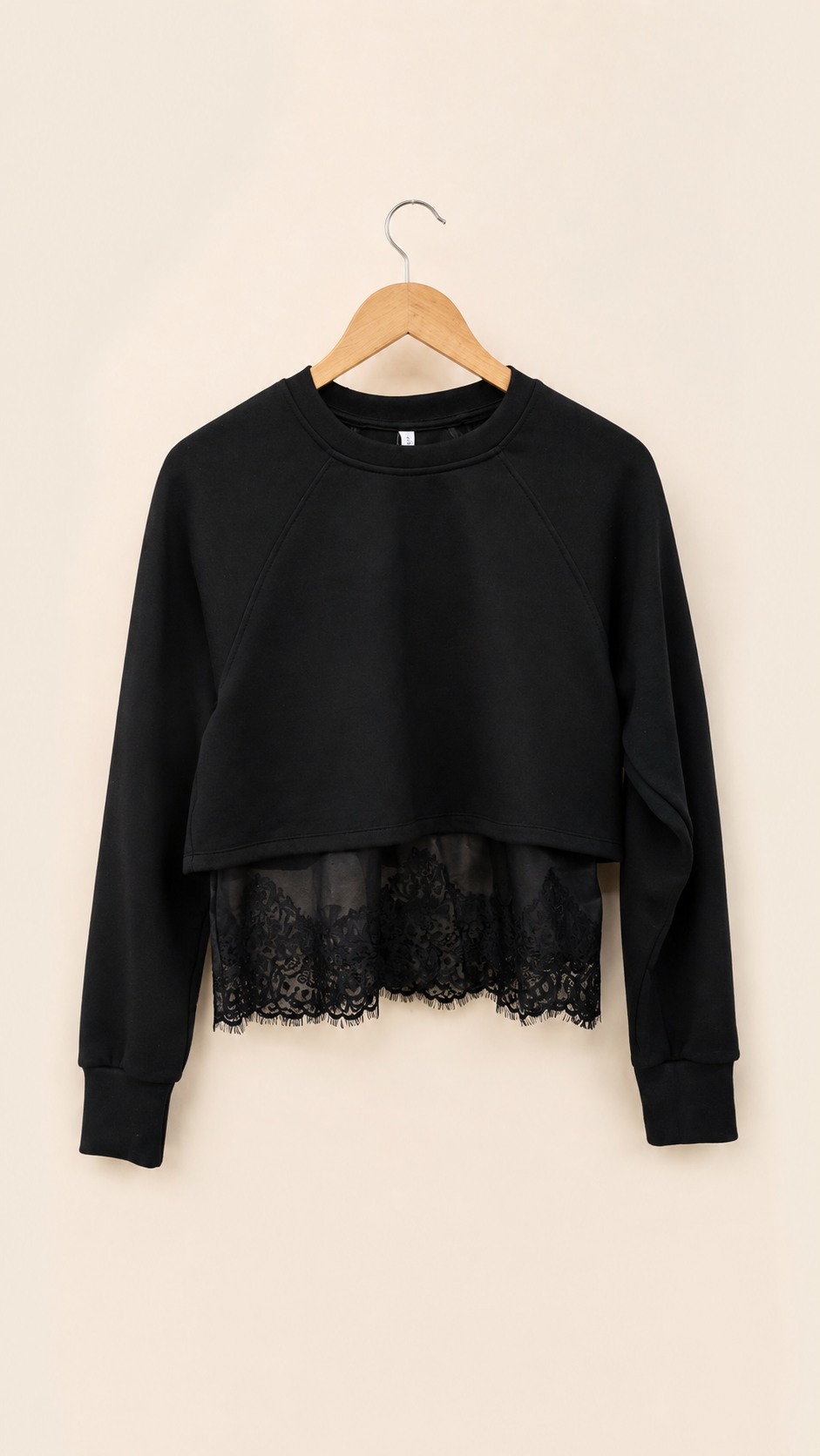 Sudadera con encaje negra
