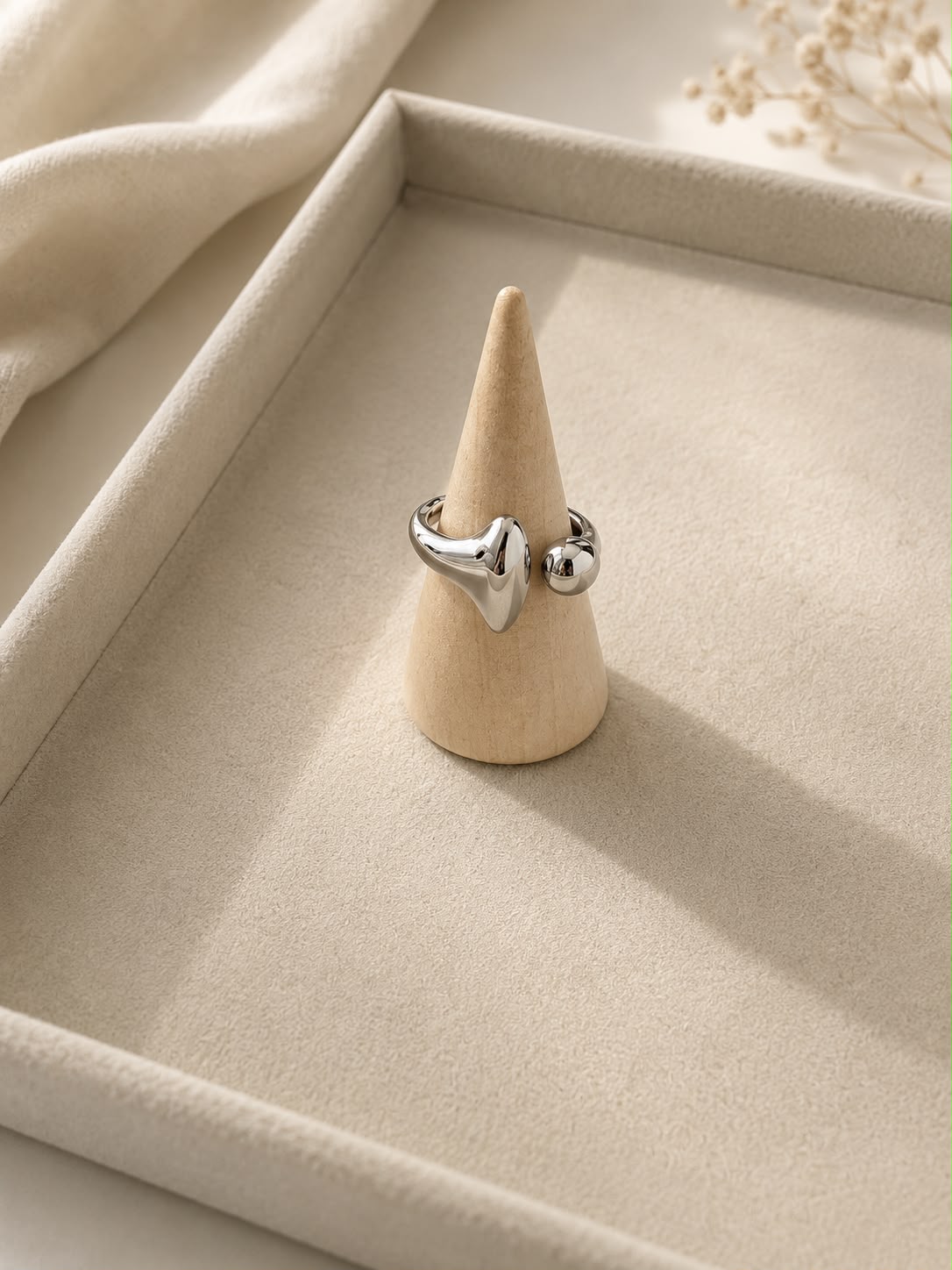 Anillo asimétrico plateado