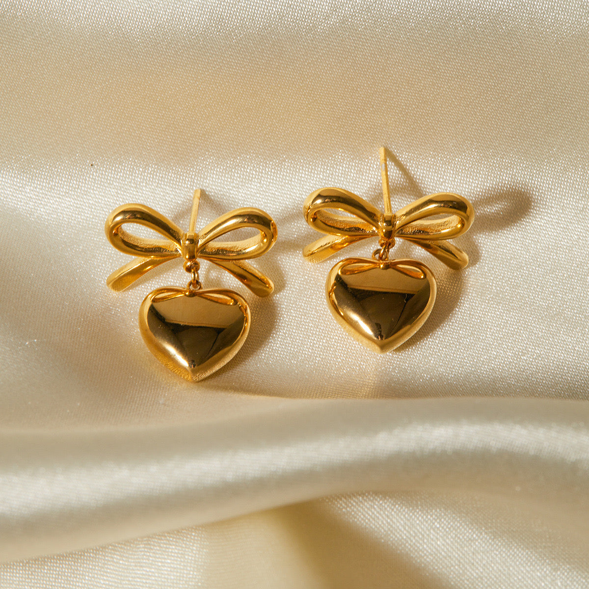 Aretes moño corazón