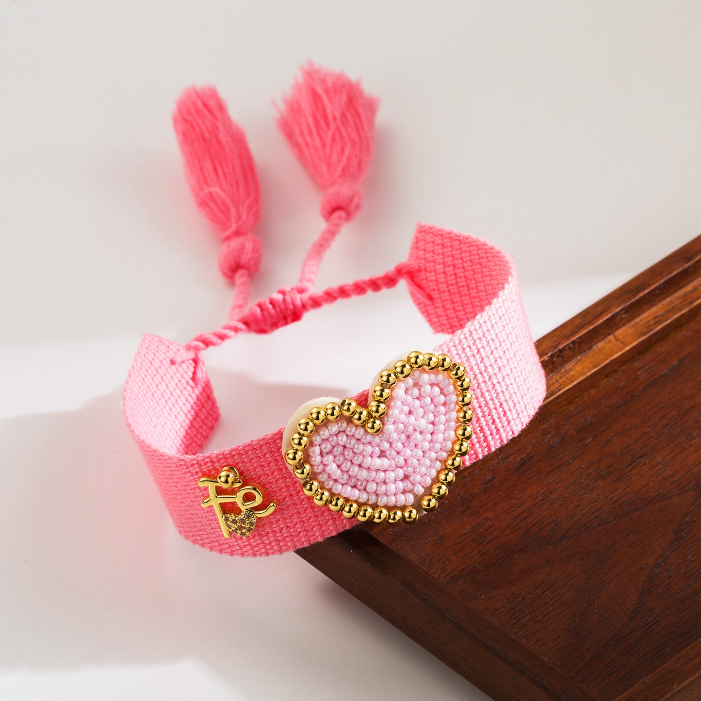Pulsera hilo rosa corazón