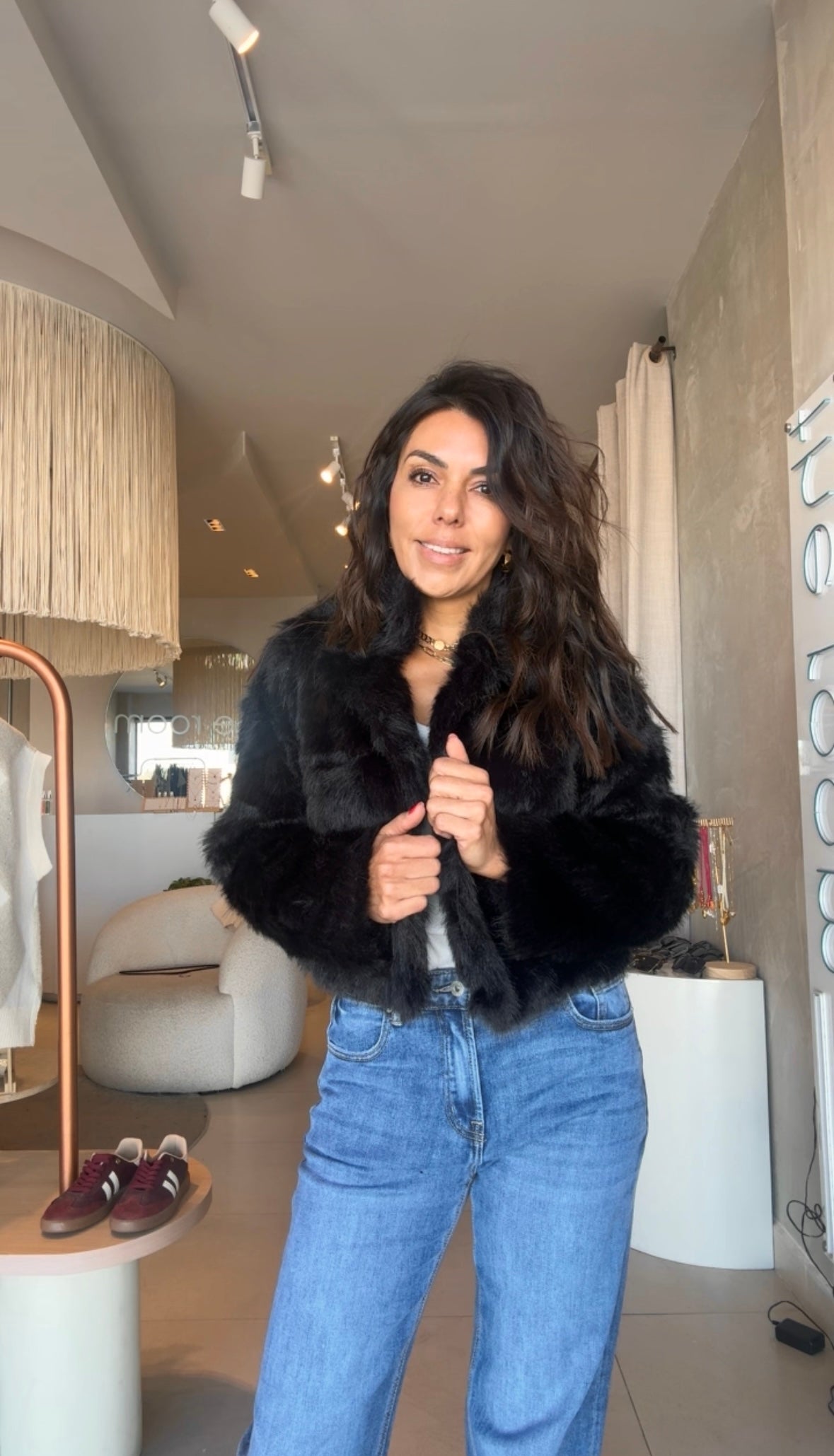 Abrigo negro peluche