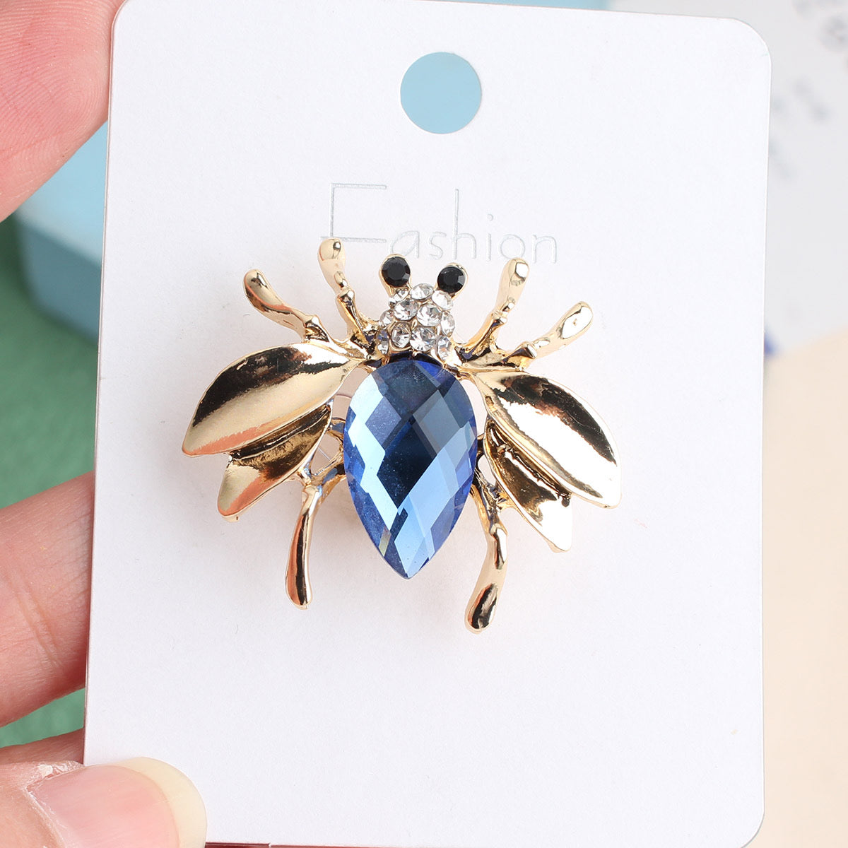 Pin insecto azul