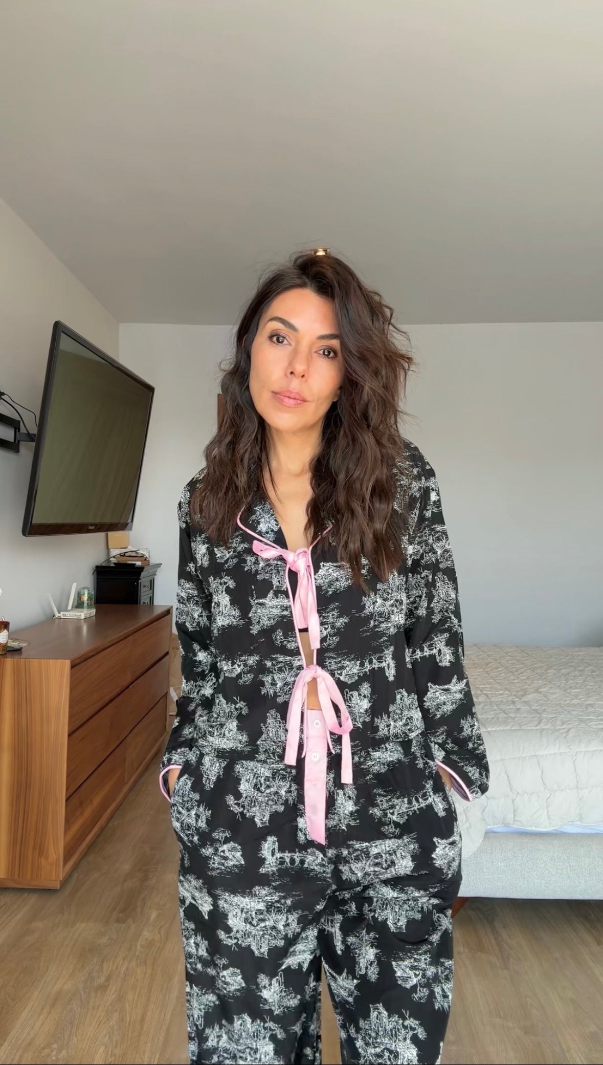 Pijama negra con rosa