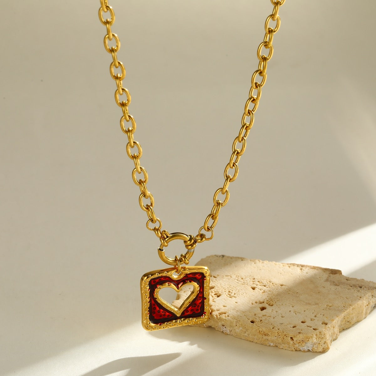 Collar corazón cuadrado rojo