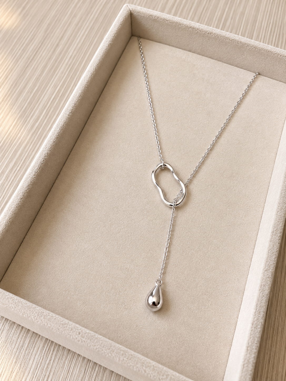 Collar corbatin plateado