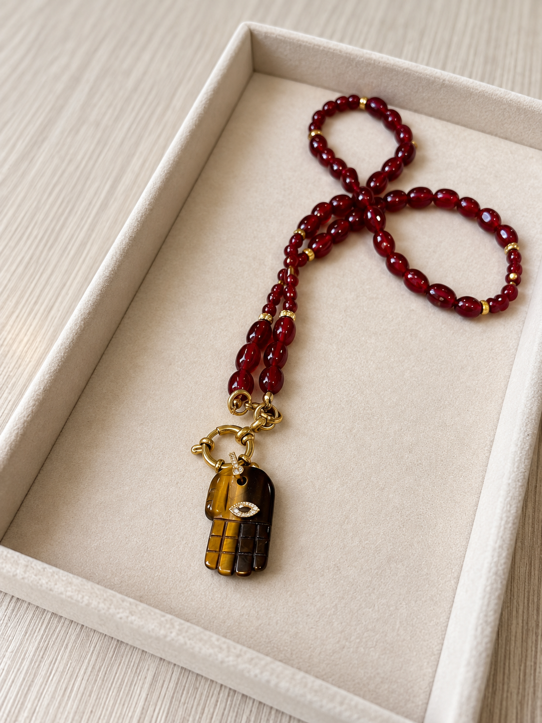 Collar vino manita