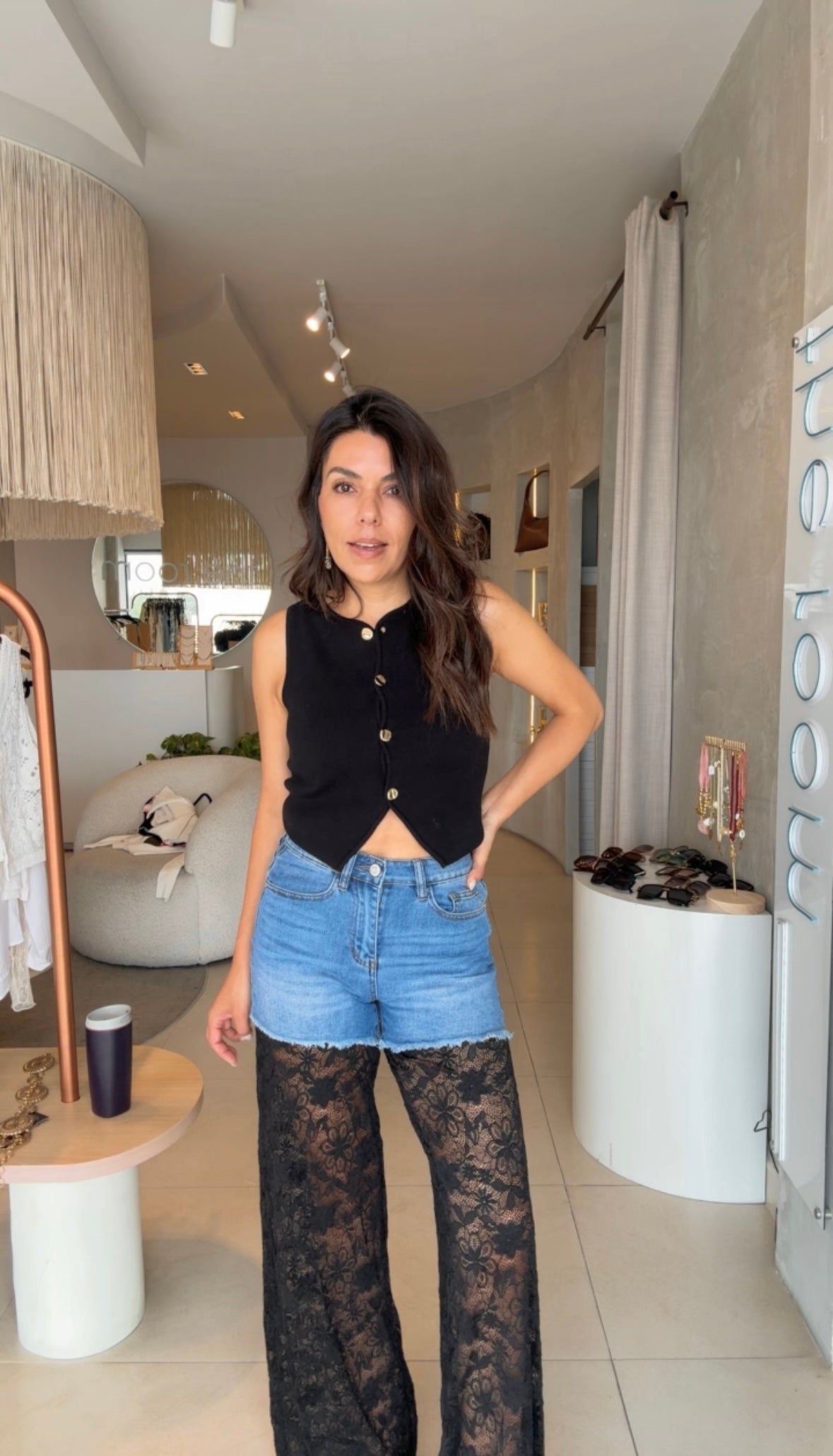 Pantalón denim y encaje negro