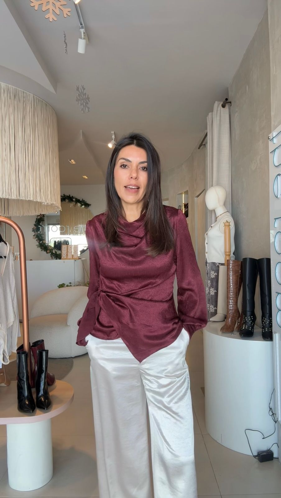 Blusa satín vino