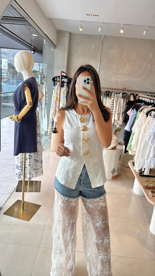 Top blanco botones de mar