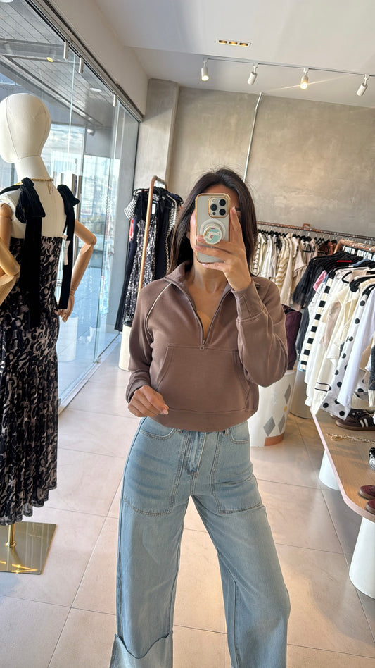 Chamarra deportiva café