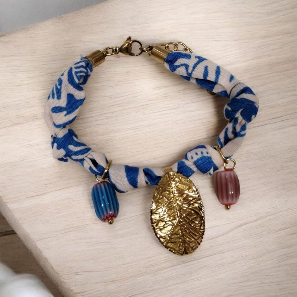 Pulsera azul hoja dorada