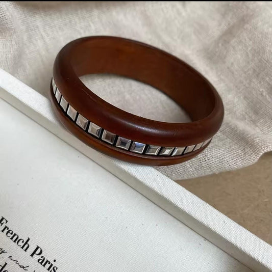 Brazalete cafe con plateado