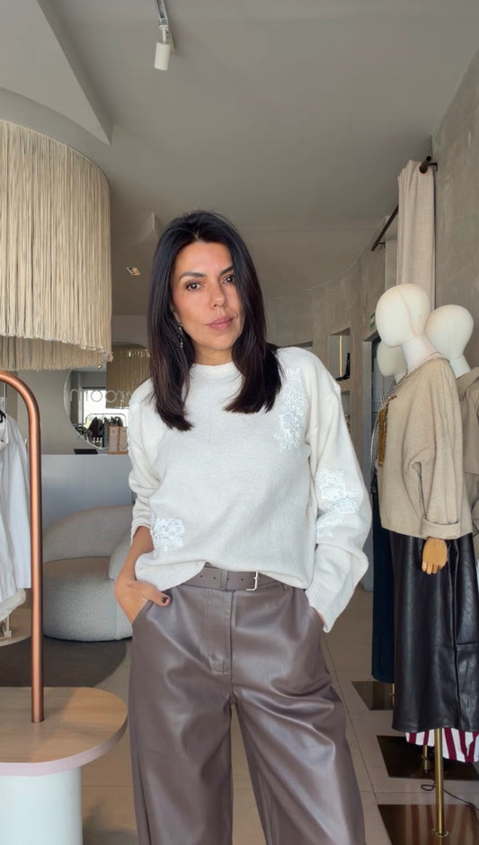 Suéter beige flores encaje