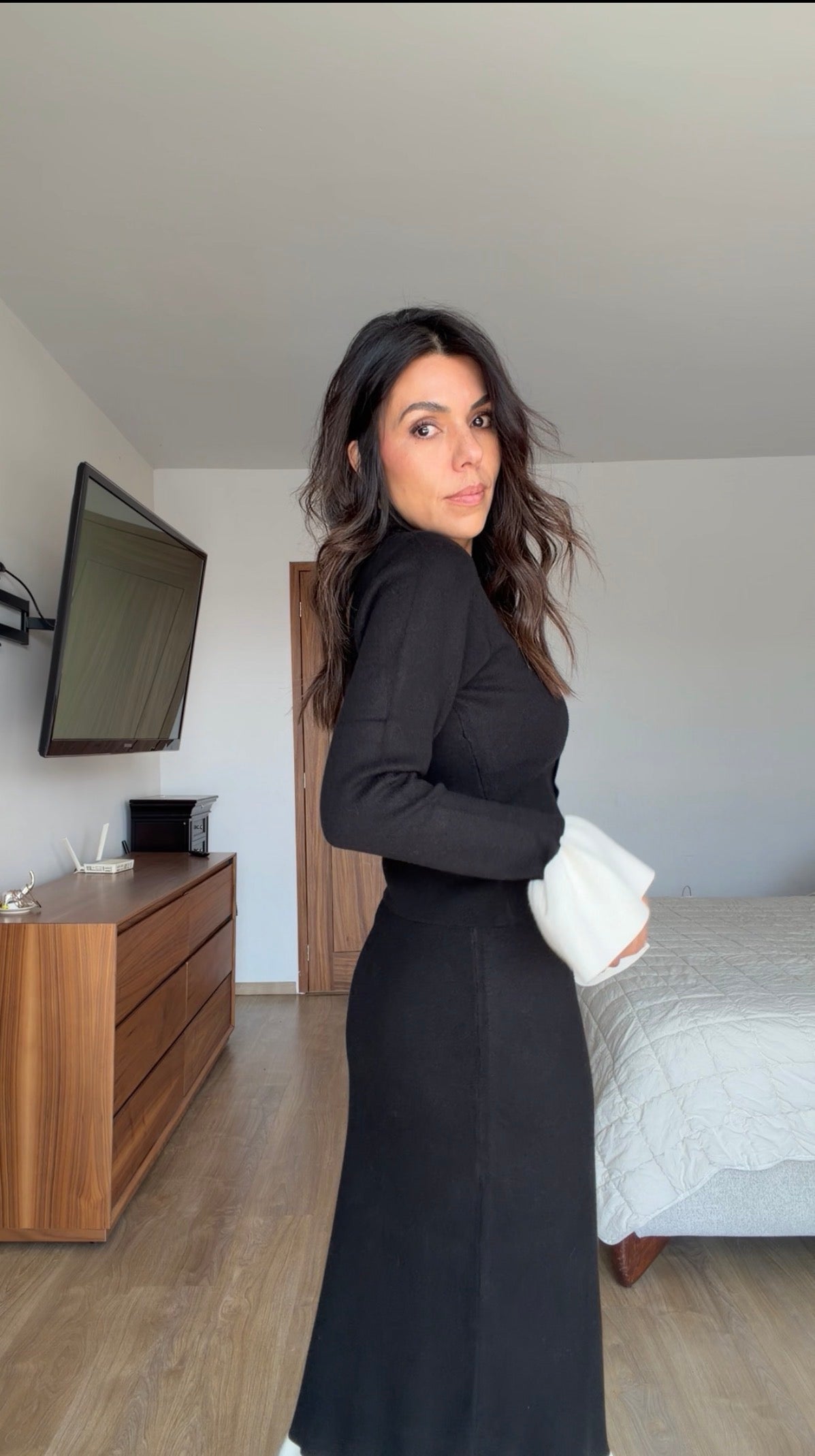 Set blanco con negro falda y suéter