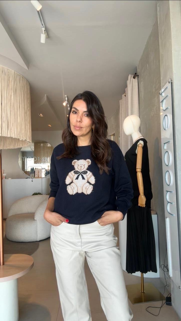 Suéter azul marino oso