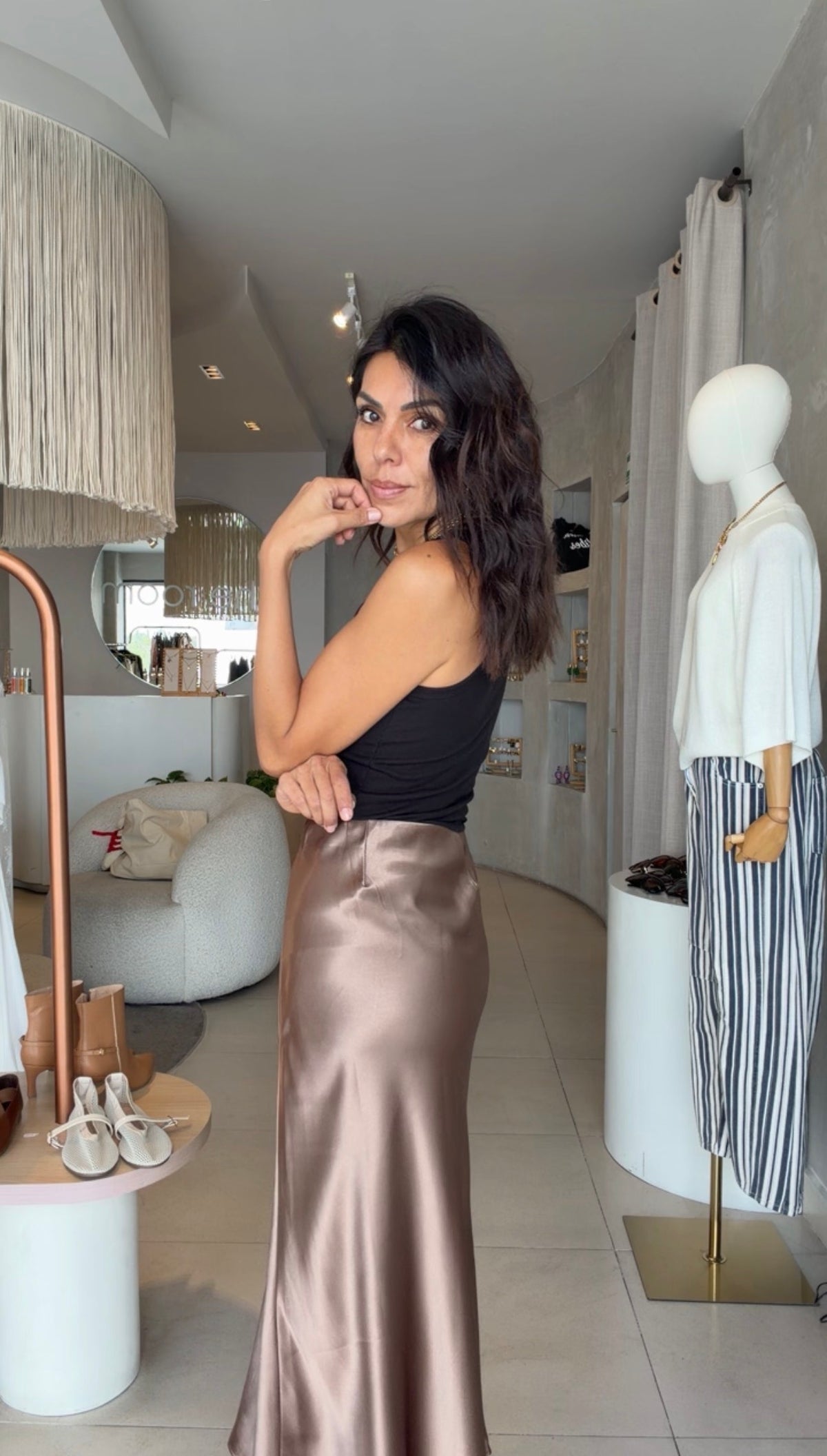 Falda satinada bronce