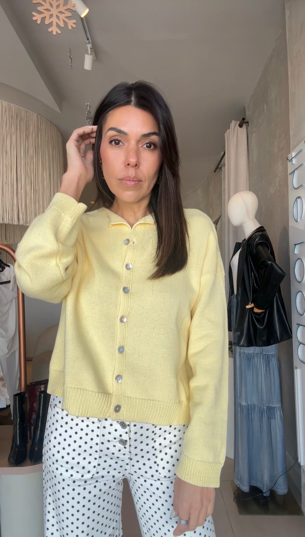Suéter amarillo mantequilla botones