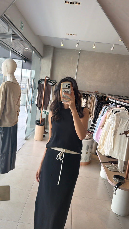 Set falda, top y sueter negro