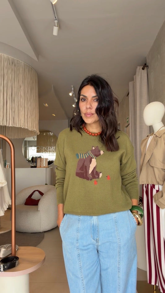 Suéter verde oso