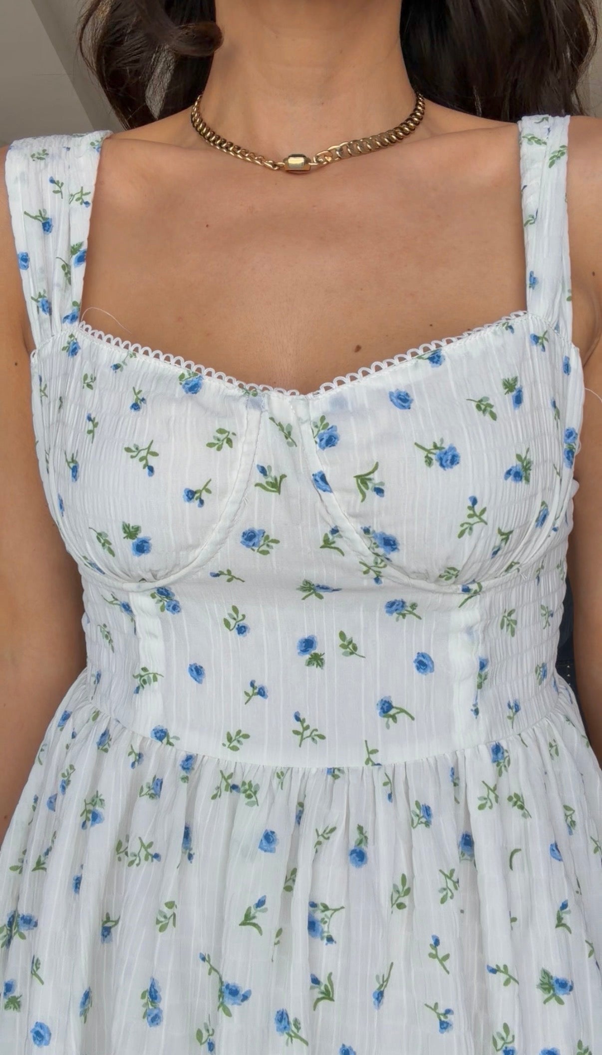 Vestido blanco flores azules