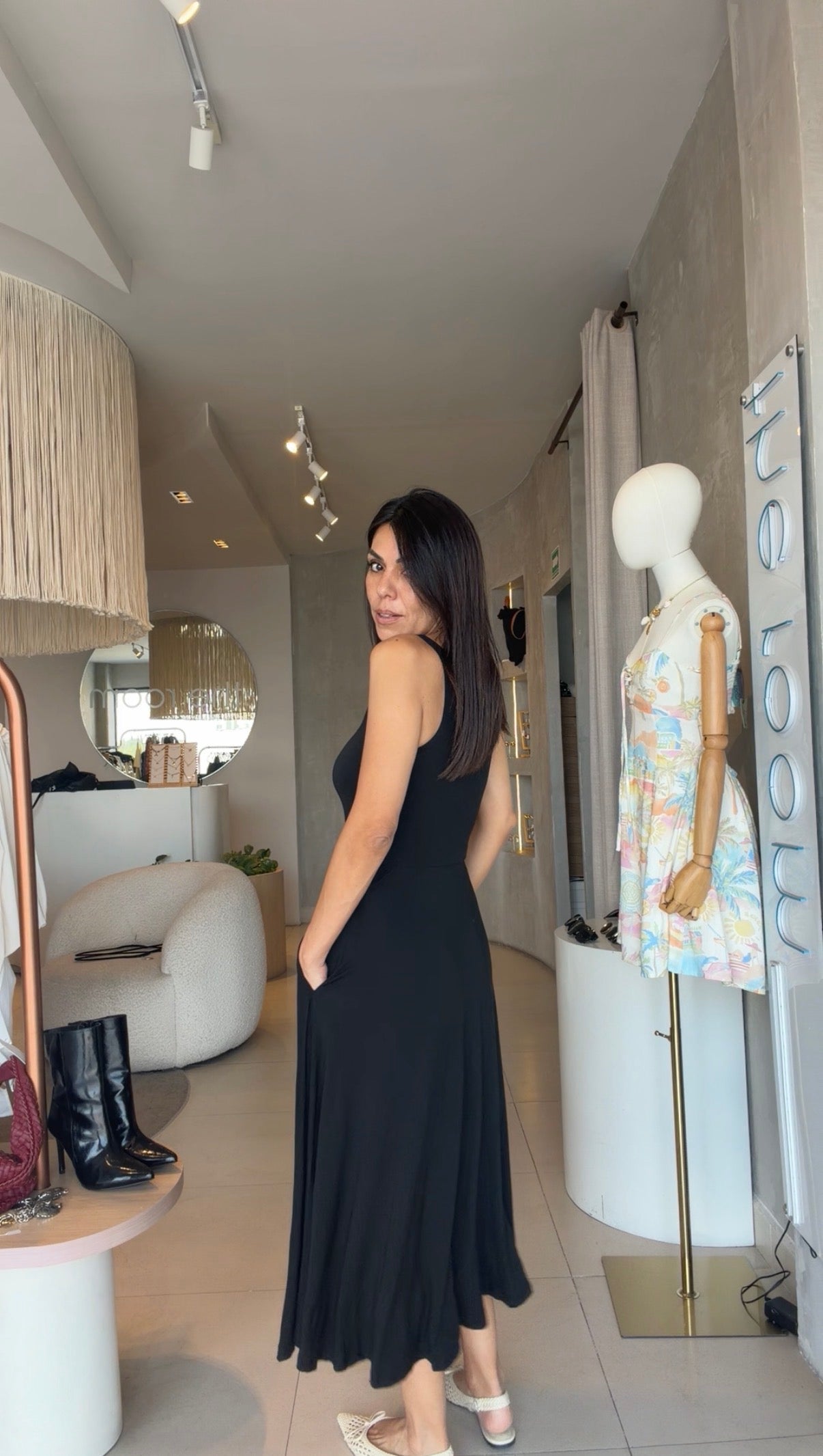 Vestido negro midi