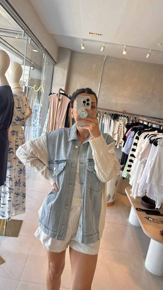 Chamarra denim con beige